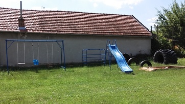 děti mohou také využít herní prvky v areálu fotbalového hřiště v Pavlovicích